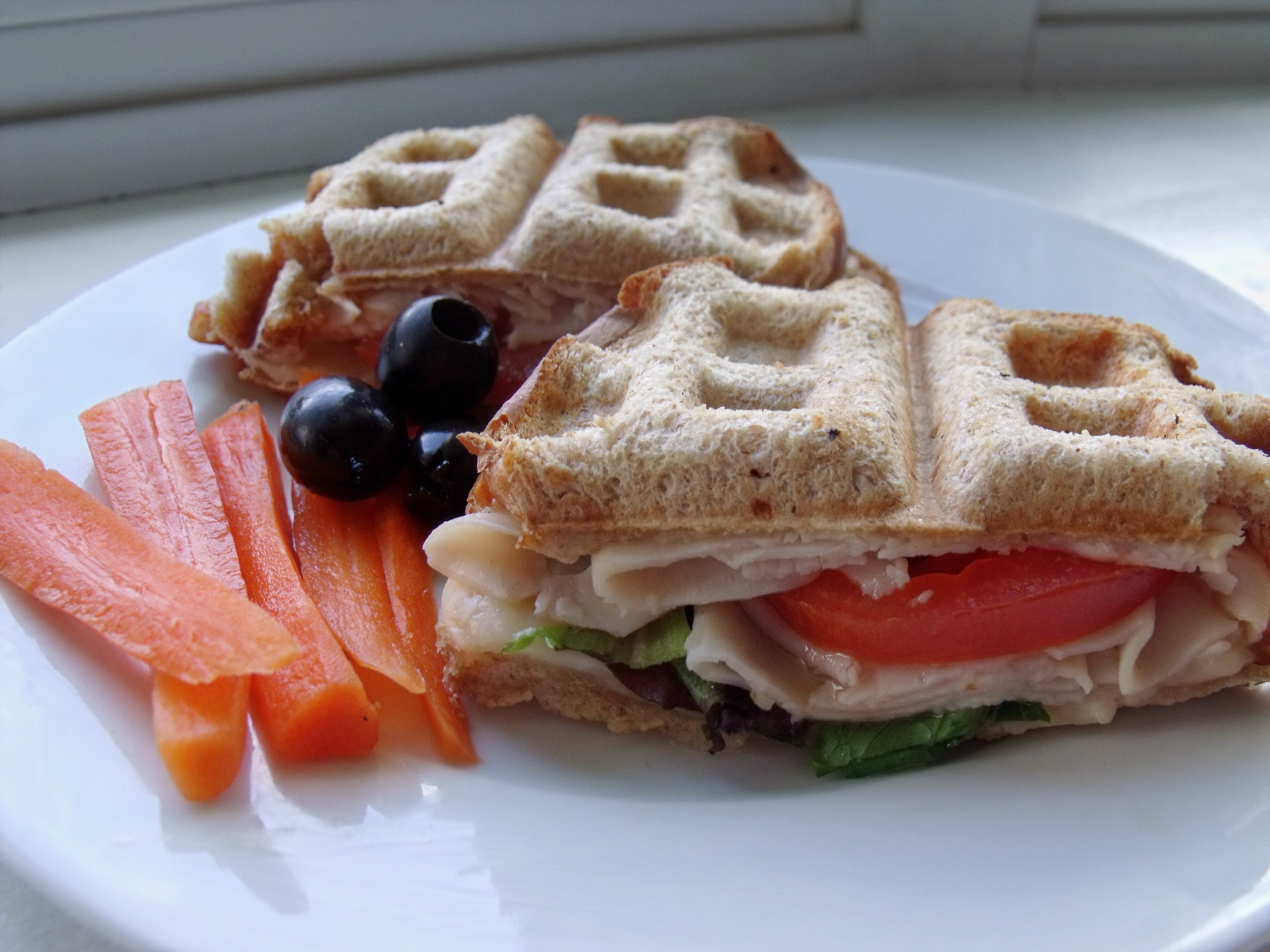 Freshly Pressed Waffle Sandwiches for #WeekdaySupper - Cindy&amp;#39;s Recipes