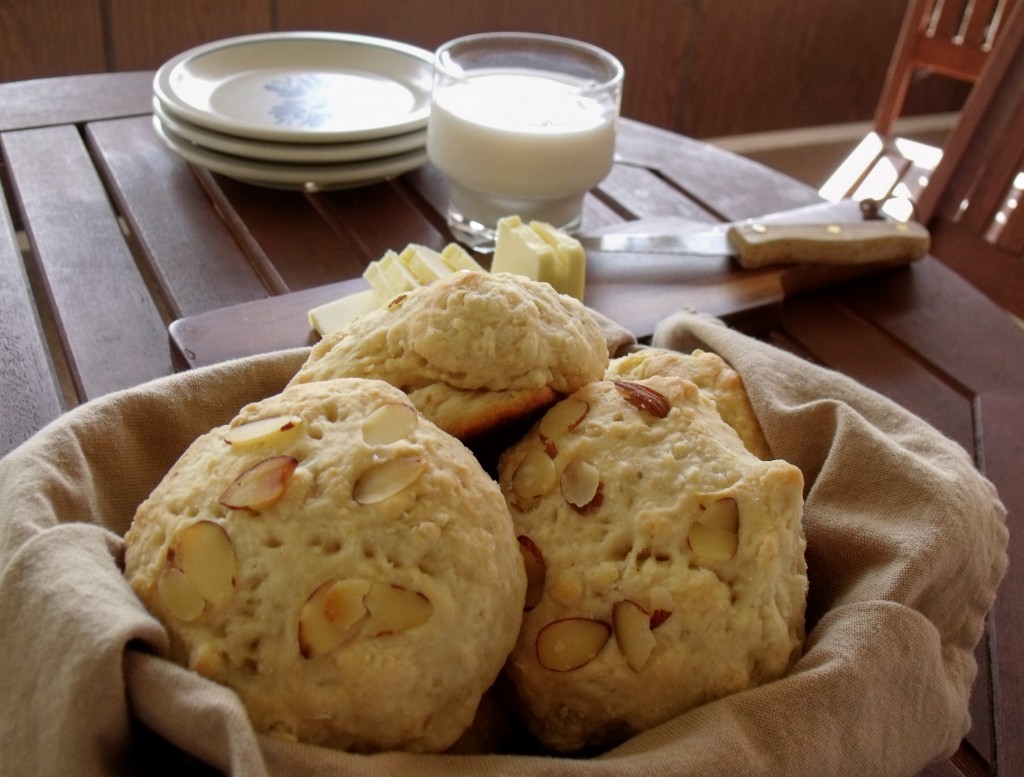 Yogurt Almond Bread 