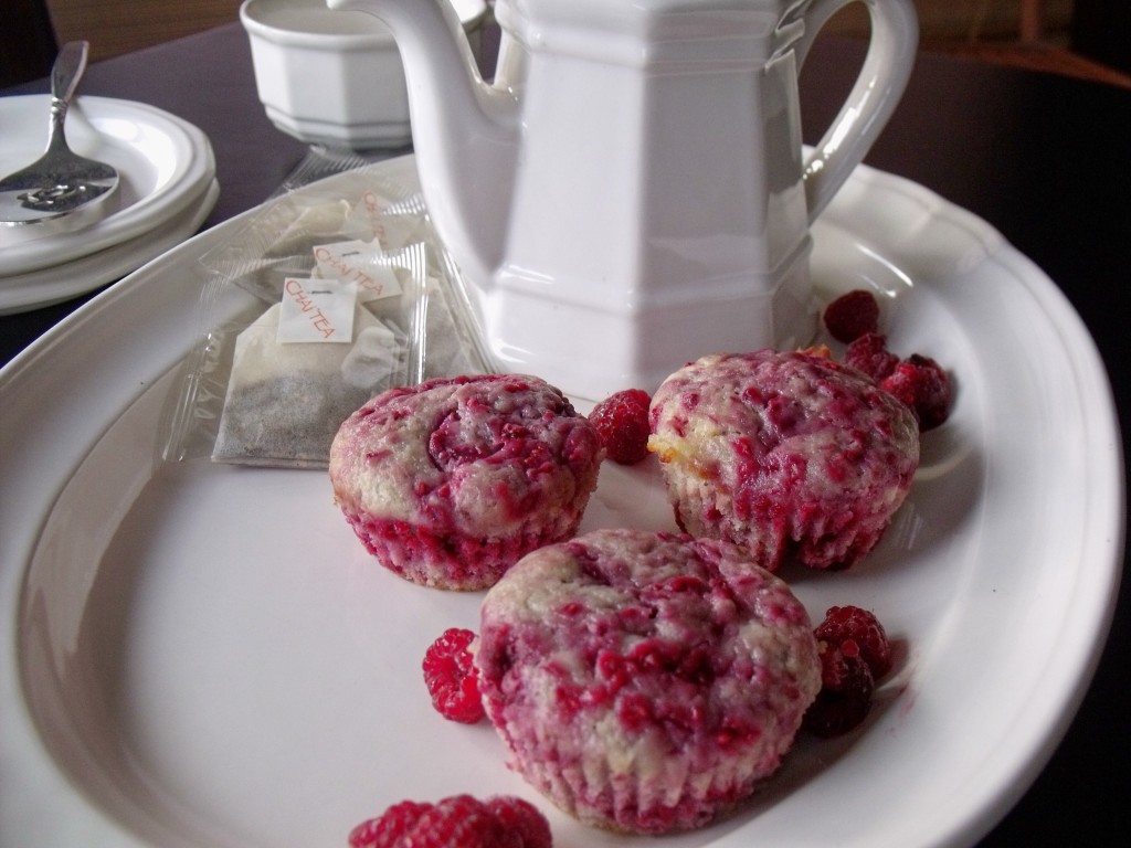 raspberry muffins tea serve