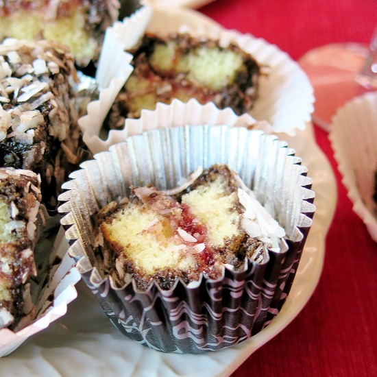 raspberry lamington plate (550x550)