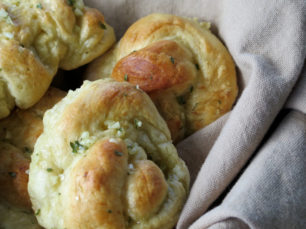 Triple Garlic Knots