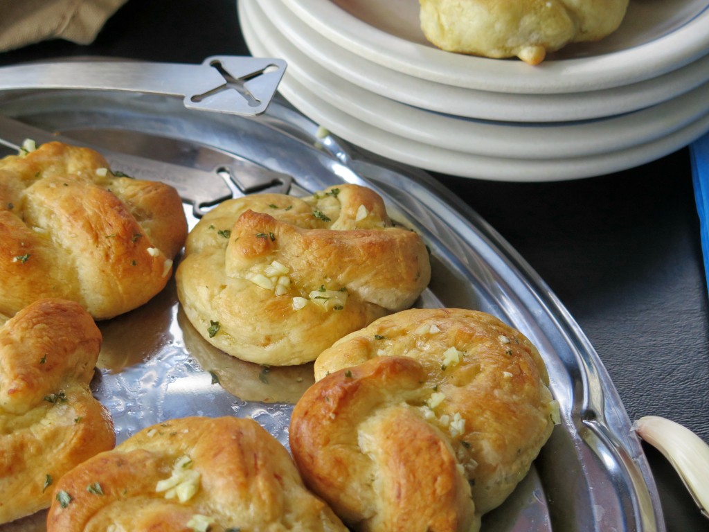 Triple Garlic Knots Plate