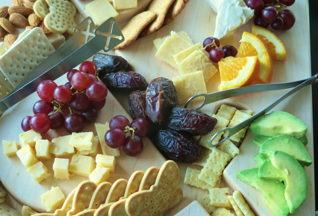 cheese fruit and crackers