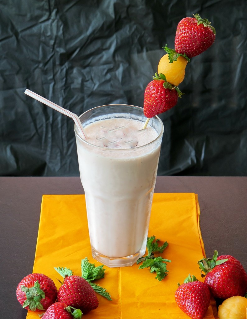 Strawberry Cantaloupe Smoothie Glass