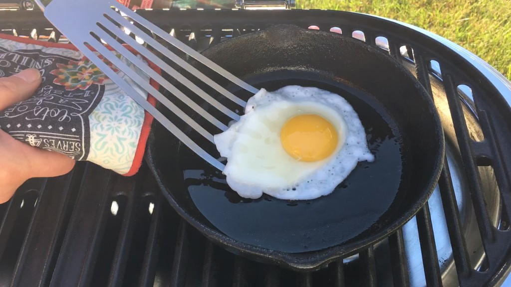 fry egg on grill